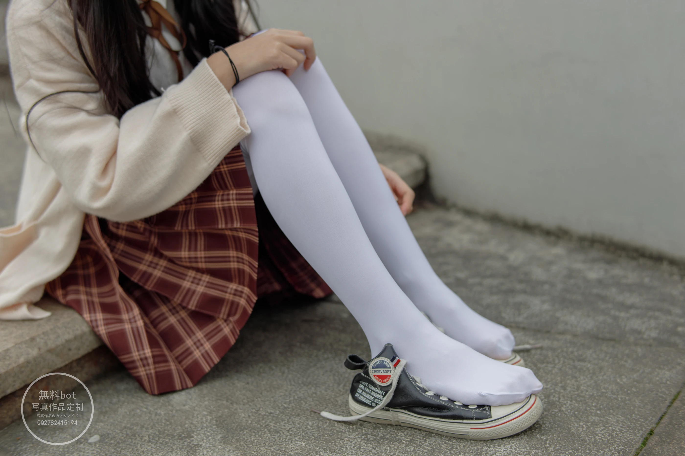 森萝财团 有料006  依依 户外白丝JK制服 [90P]插图6